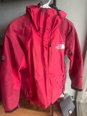 The North Face Summit Series Gore-Tex Ski Jacket Women’s Red Waterproof Coat